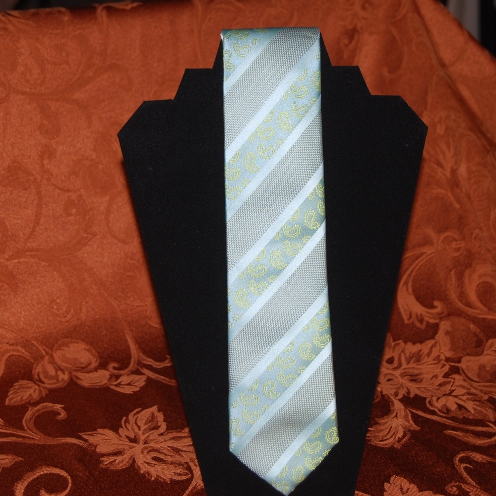 Scott Allen Collection nice men's tie